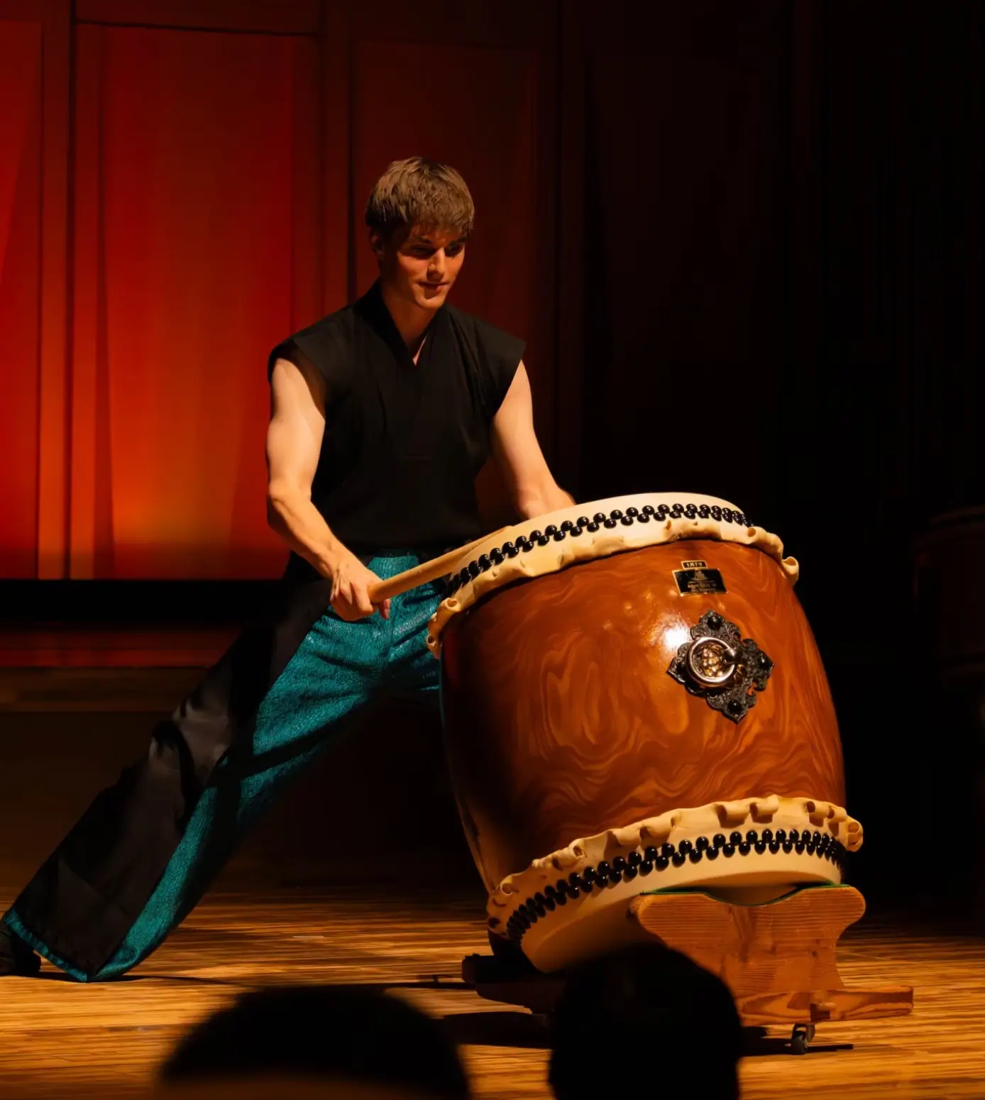 Michaël Tissier performing taiko